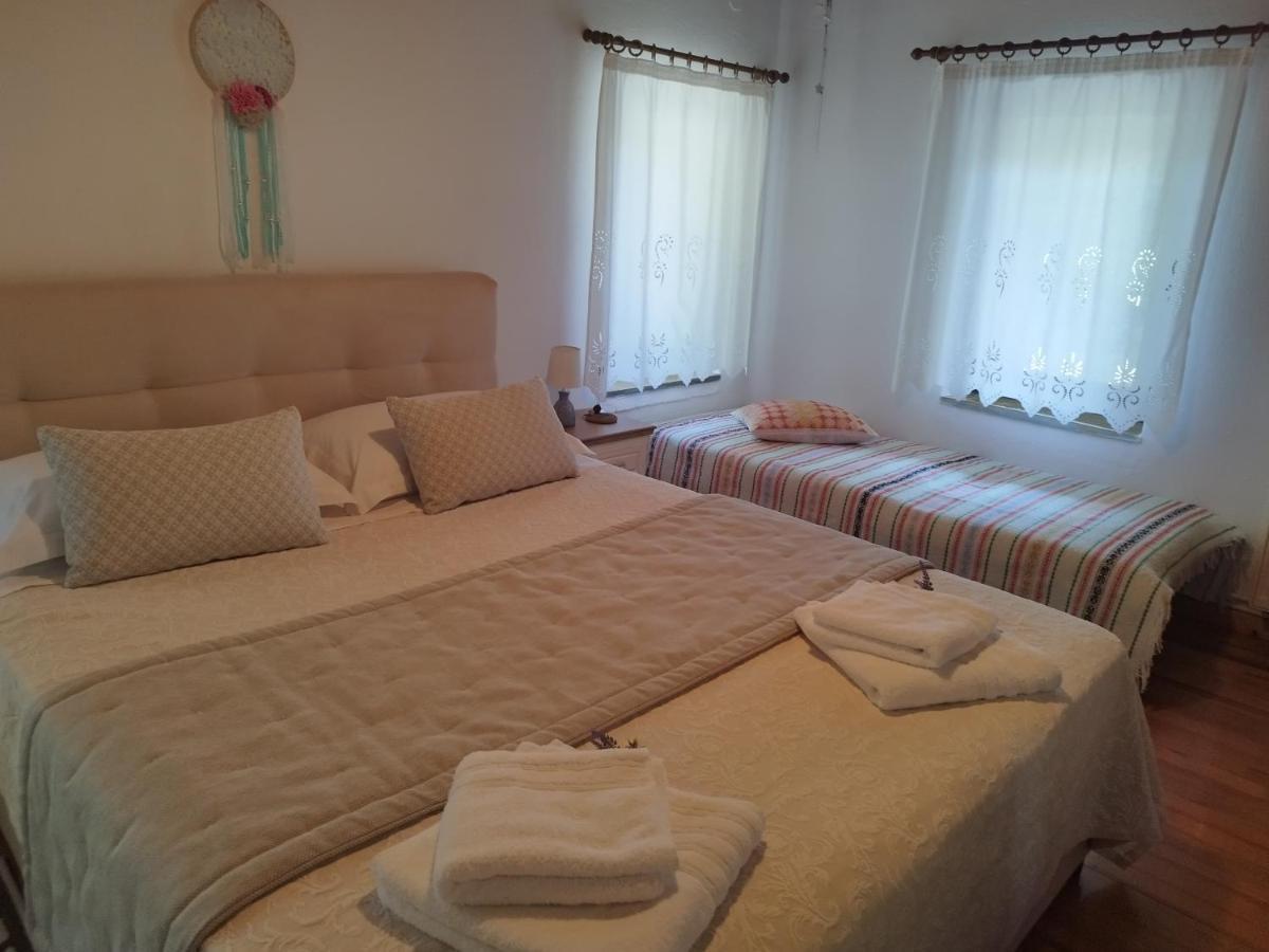 Cosy Lake House, Μια Ανάσα Πριν Τη Λίμνη Kalívia Eksteriør billede